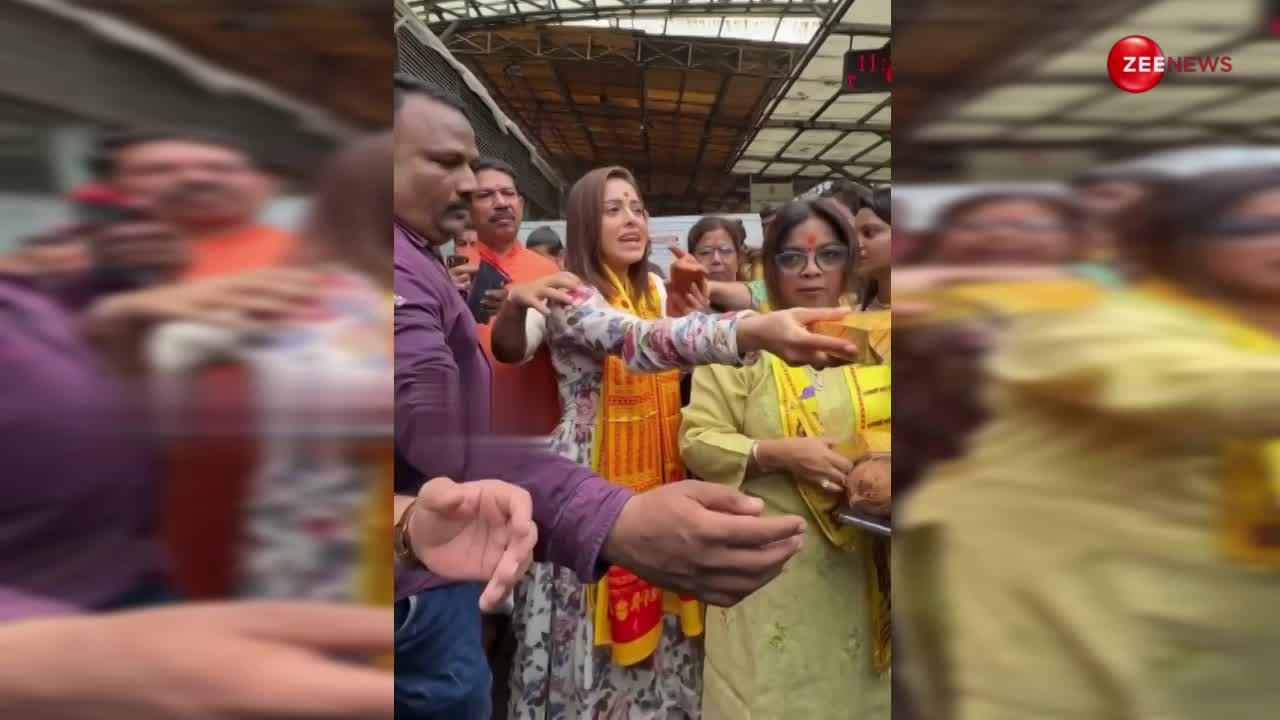 Nushrat Bharucha पहले किए भगवान के दर्शन फिर बांटने लगीं प्रसाद, लेकिन लोगों को सताई इस चीज की चिंता