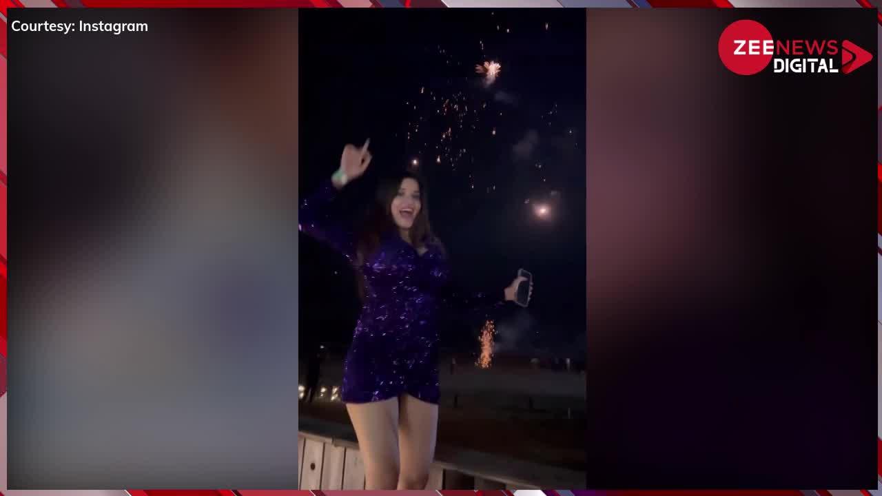 Monalisa Hot Video: Monalisa ने नए साल पर शेयर की प्राइवेट तस्वीरें, छोटी ड्रेस पहन कैमरे के सामने दिए बोल्ड पोज