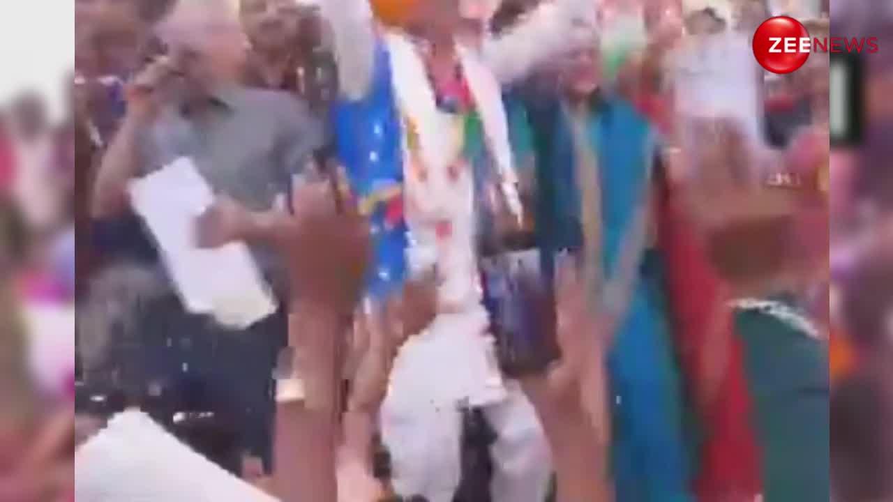 पूर्व मुख्यमंत्री शिवराज सिंह चौहान ने स्टेज पर मेले में किया डांस, वीडियो हुआ वायरल