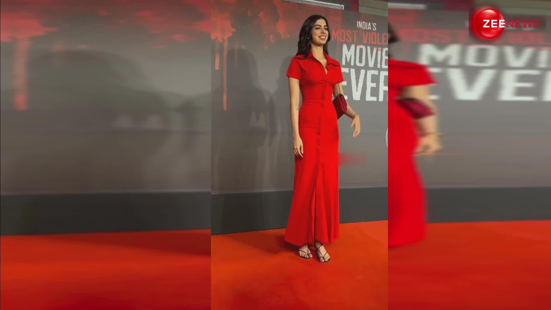 लाल रंग का Khushi Kapoor पर छाया खुमार, अदा और स्टाइल से लूट ली सारी लाइमलाइट, देखें video