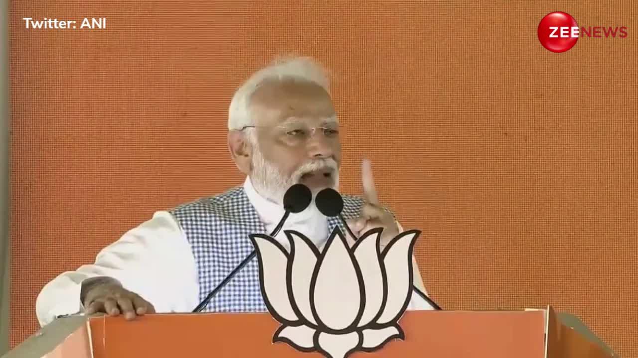 VIDEO: 'देश को बर्बाद करने के लिए 'परिवारवादी' पार्टियों ने कोई कसर नहीं छोड़ी..' PM Modi ने कसा तंज