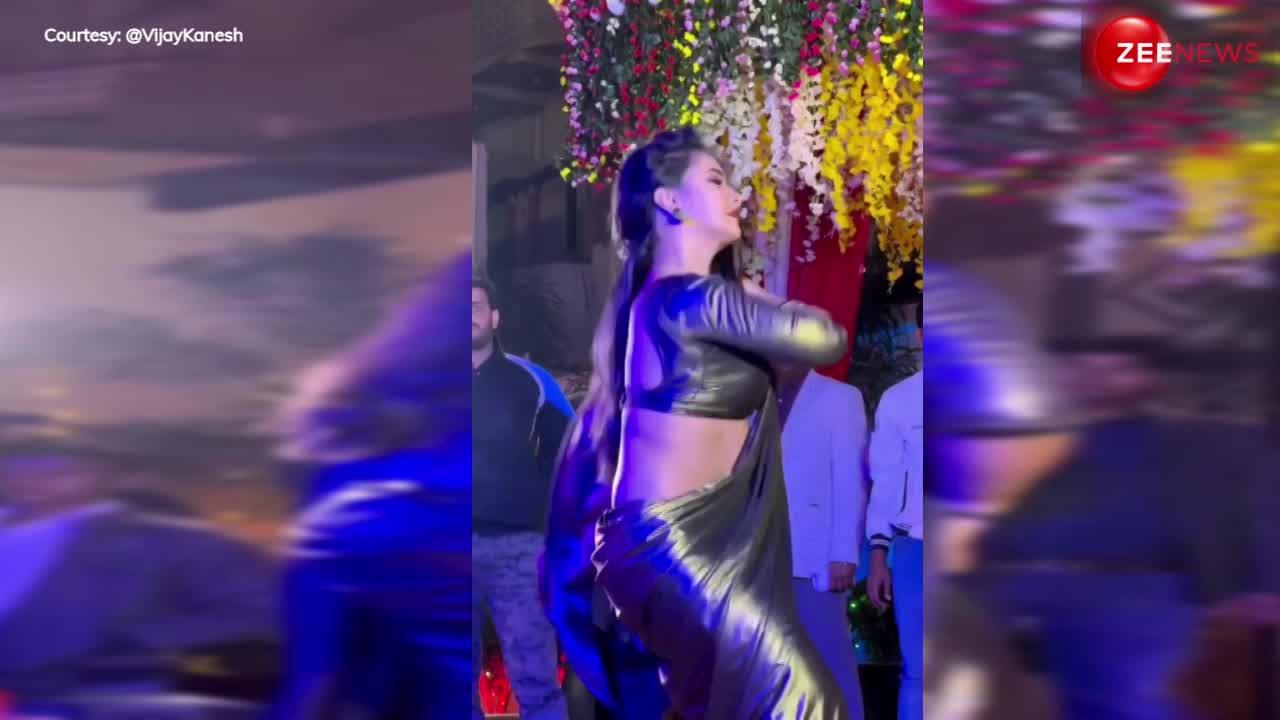 Bhabhi Hot Saree Dance: काली साड़ी पहन भोजपुरी गाने पर भाभी हुईं बेशर्म, सबके सामने किया ऐसा डांस, देख झुक जाएंगी नजरें