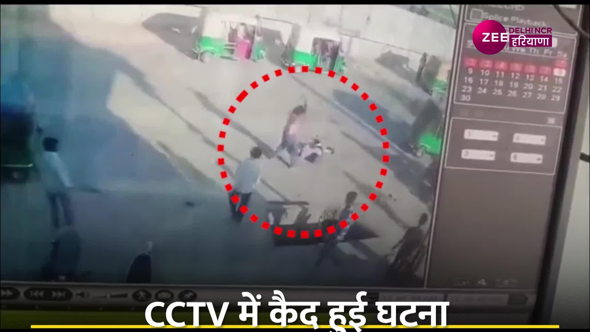 Video: शराब के विवाद में युवक की बीच सड़क में हुई पिटाई, देखिए Video