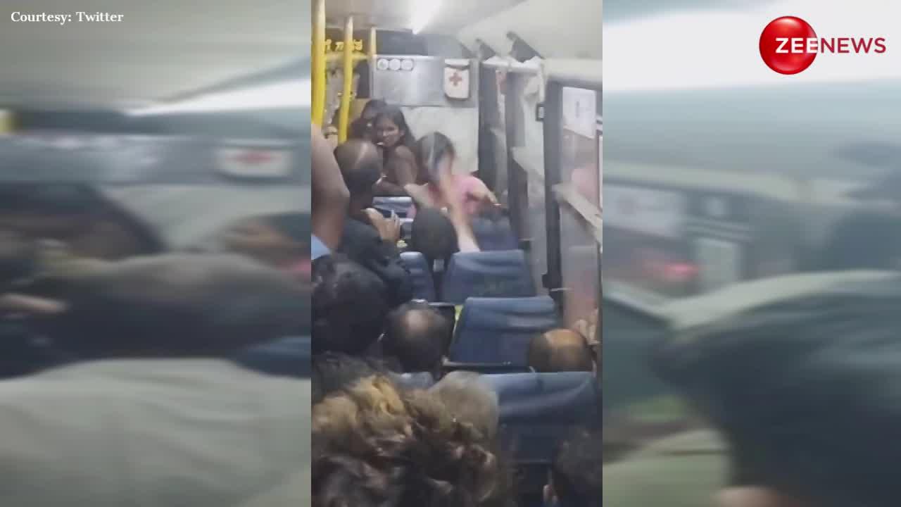 बेंगलुरु की बस में भिड़ीं दो महिलाएं, एक-दूसरे पर जमकर चलाई चप्पल; वायरल हुआ वीडियो