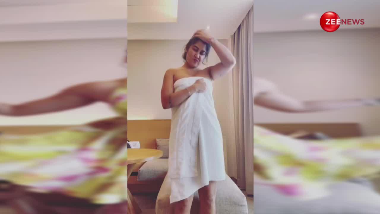 Sofia Ansari ने तौलिया लपेट कर दी ऐसी हरकत कि हो गई उप्स मूमेंट का शिकार, लड़के अकेले में बार-बार देख रहे यह वीडियो