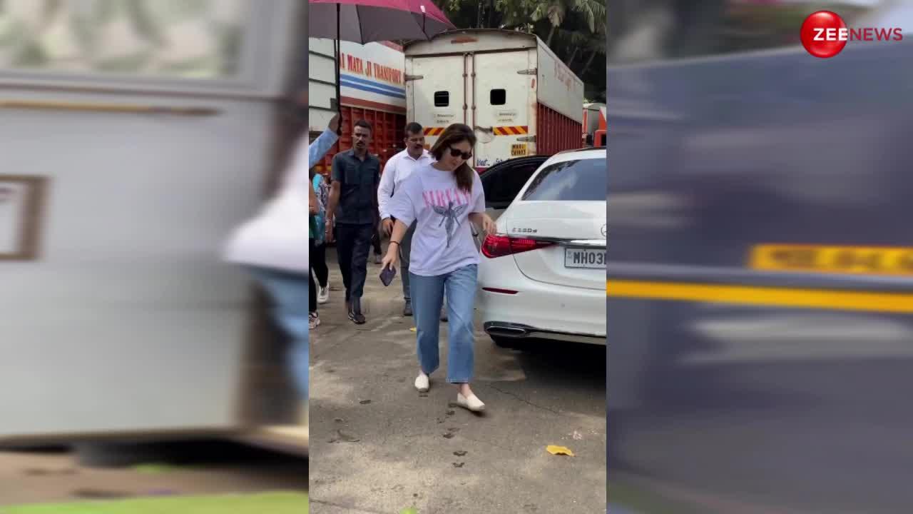 Sexy! ऐंजल बनीं Kareena Kapoor, व्हाइट टी-शर्ट पहनी ऐसी लड़कियों ने कर दी कमेंट्स की बौछार