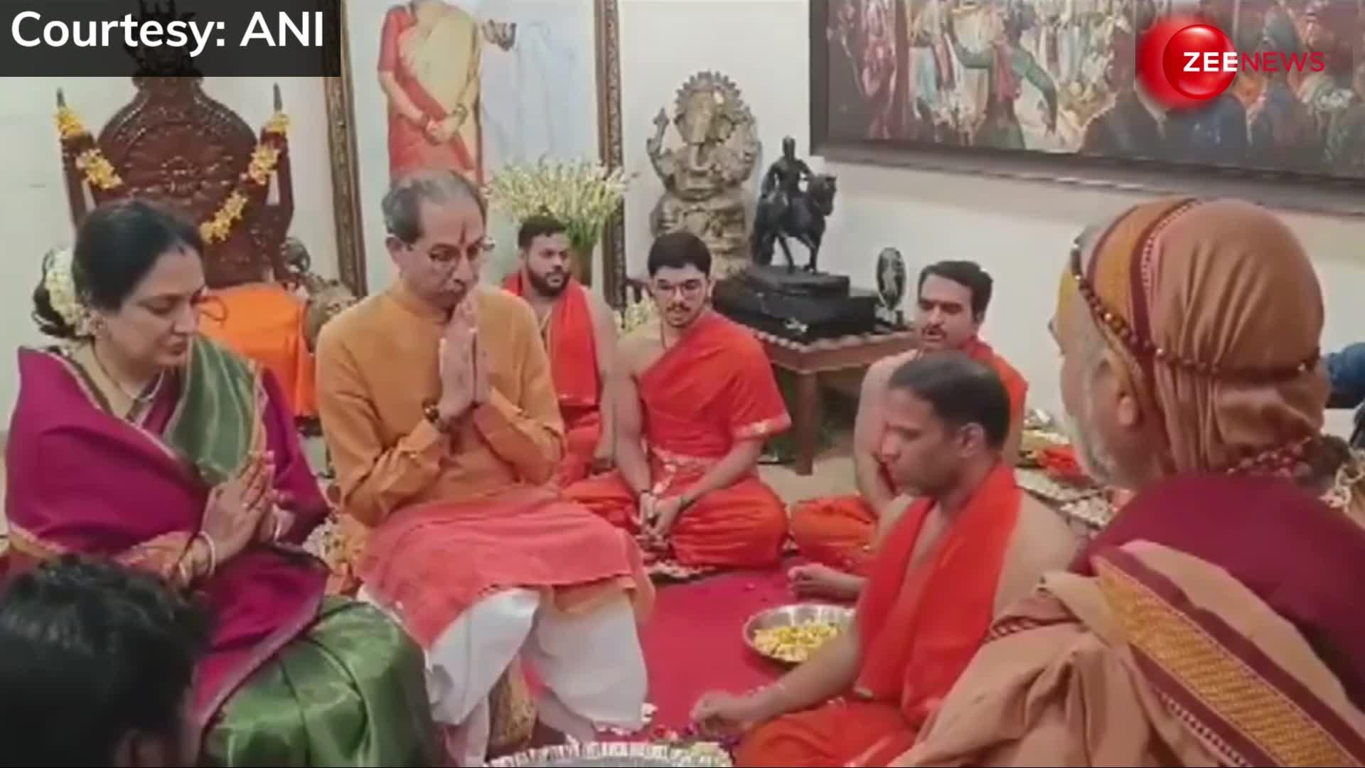 VIDEO: ज्योतिर्मठ के शंकराचार्य स्वामी अविमुक्तेश्वरानंद पहुंचे मातोश्री, Uddhav Thackeray ने परिवार संग की पूजा