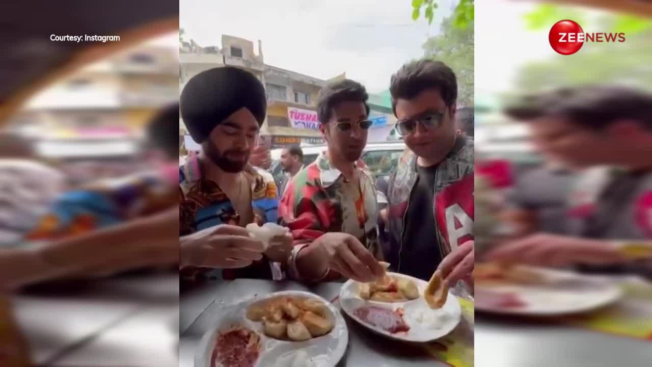 Fukrey 3 in Delhi: दिल्ली की सड़कों पर कुरकुरे मोमोज खाते दिखे फुकरे, चूचा से मिलने पहुंचे लोग