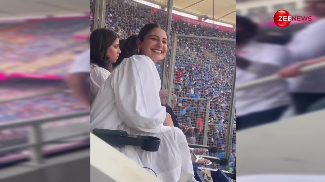 IND-PAK मैच के बीच Anushka Sharma का फोटोशूट करते नजर आए अर्जित सिंह, फिर एक्ट्रेस ने दिया अजीबोगरीब रिएक्शन