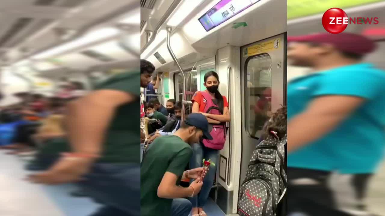 दिल्ली मेट्रो में एक लड़के ने लड़के को किया प्रपोज! वीडियो ने मचा दिया है हंगामा