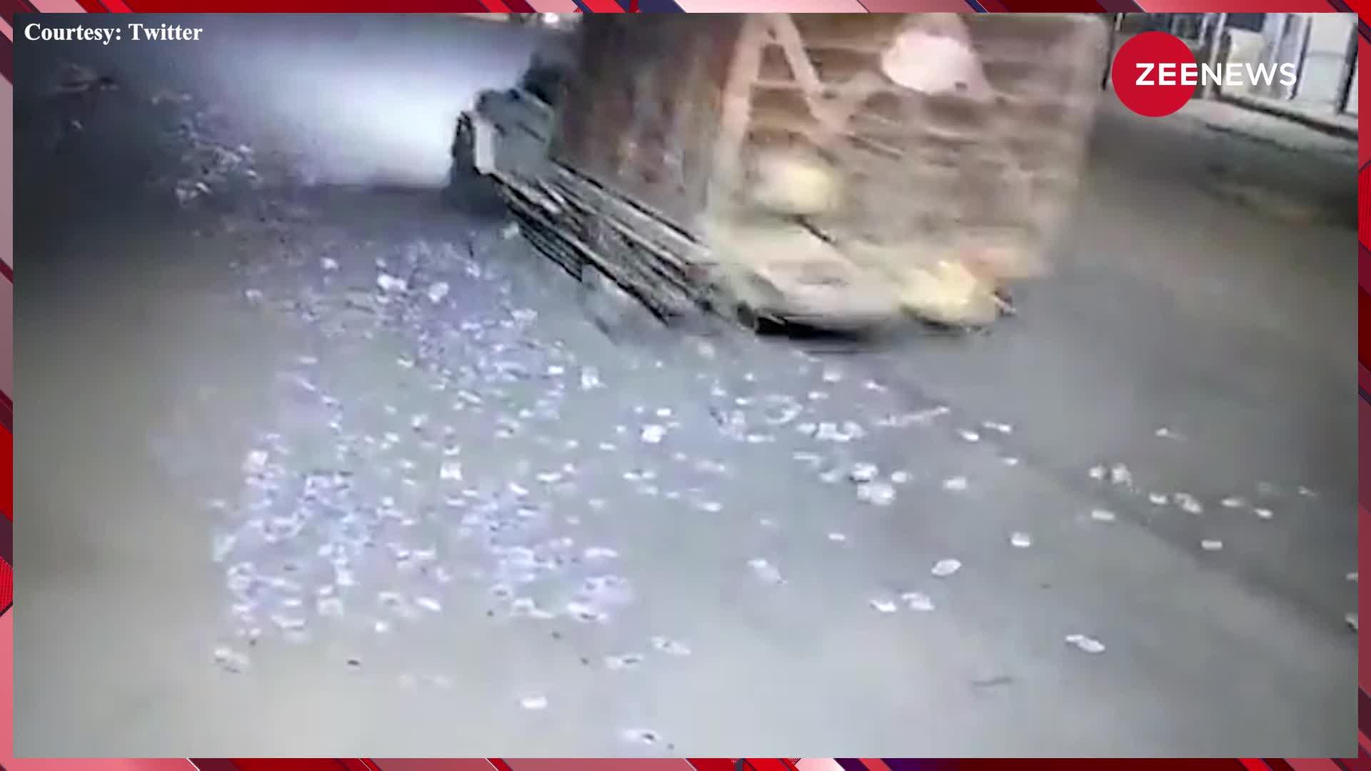 Viral Video: बिखेरे सड़क पर सारे नोट...फिल्म धूम की तरह चोरों ने दिया लूटपाट को अंजाम, CCTV में कैद हुई वारदात