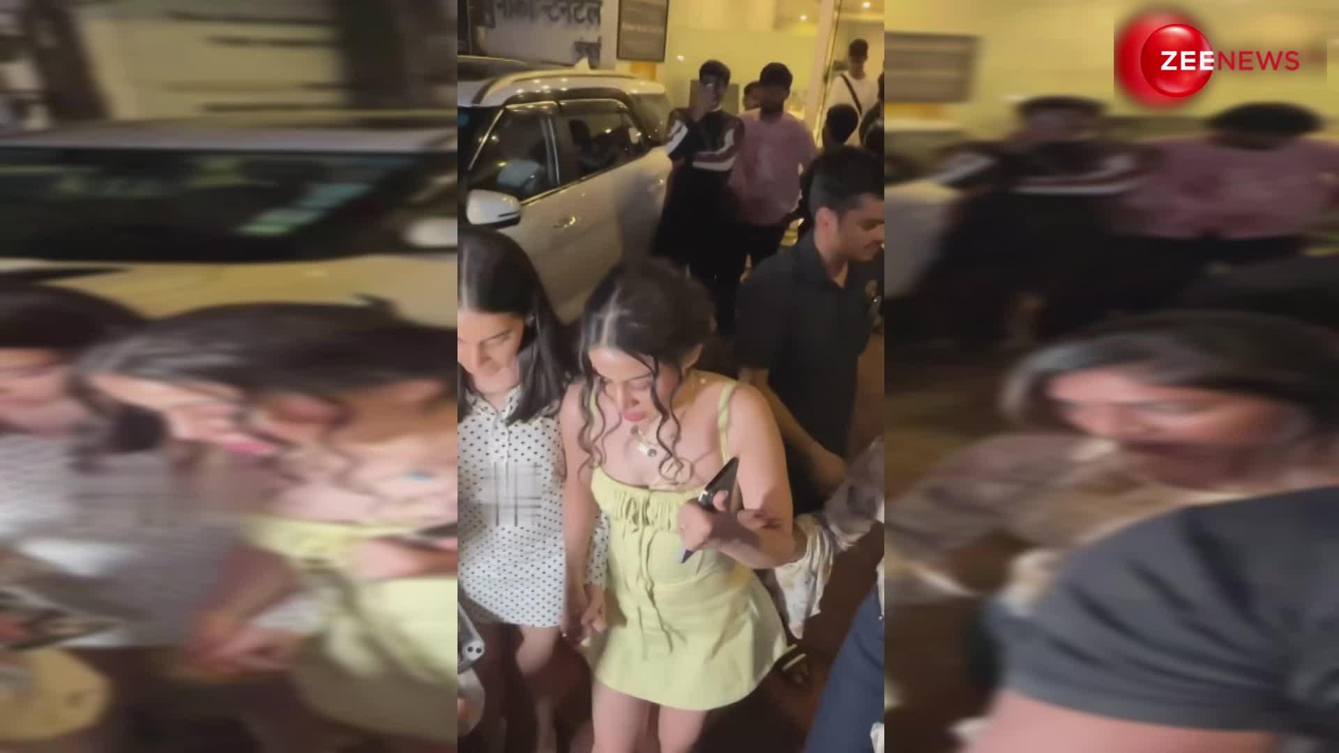 नाइट पार्टी के बाद स्पॉट हुईं Urfi Javed और बहना Dolly Javed, खुद को संभालते हुए वायरल हुआ वीडियो