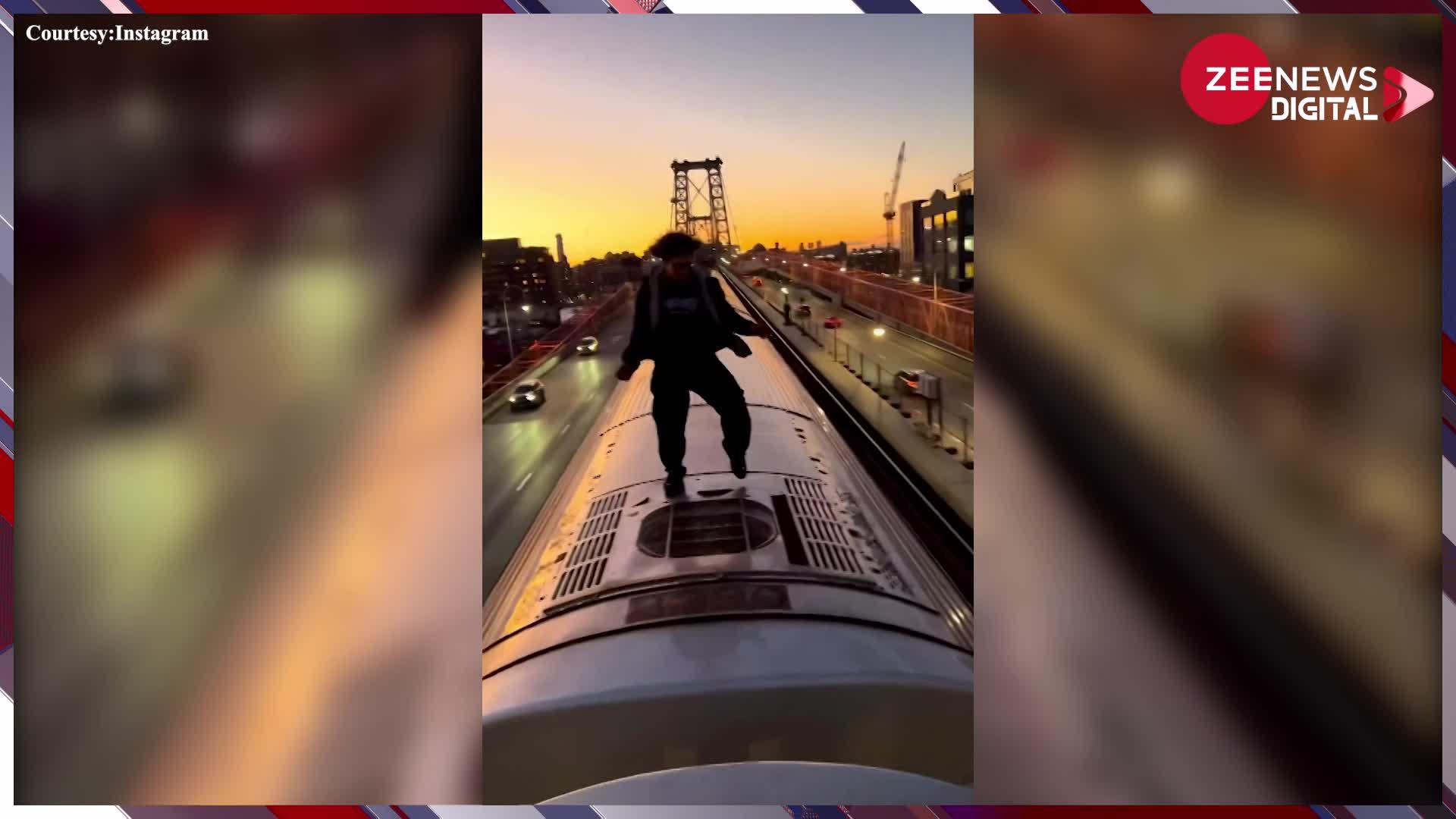 Viral Video: चलती ट्रेन पर एक बना  Shah Rukh Khan तो दूसरा Malaika Arora फिर हुआ छैंया-छैंया की तरह ट्रेन के ऊपर चढ़ कर डांस