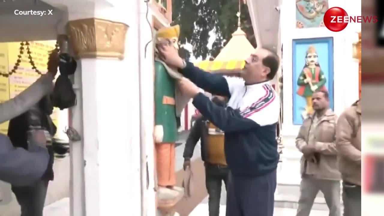 Video: भाजपा नेता मोहसिन रजा ने लखनऊ के हनुमान मंदिर 'स्वच्छता अभियान' में लिया हिस्सा