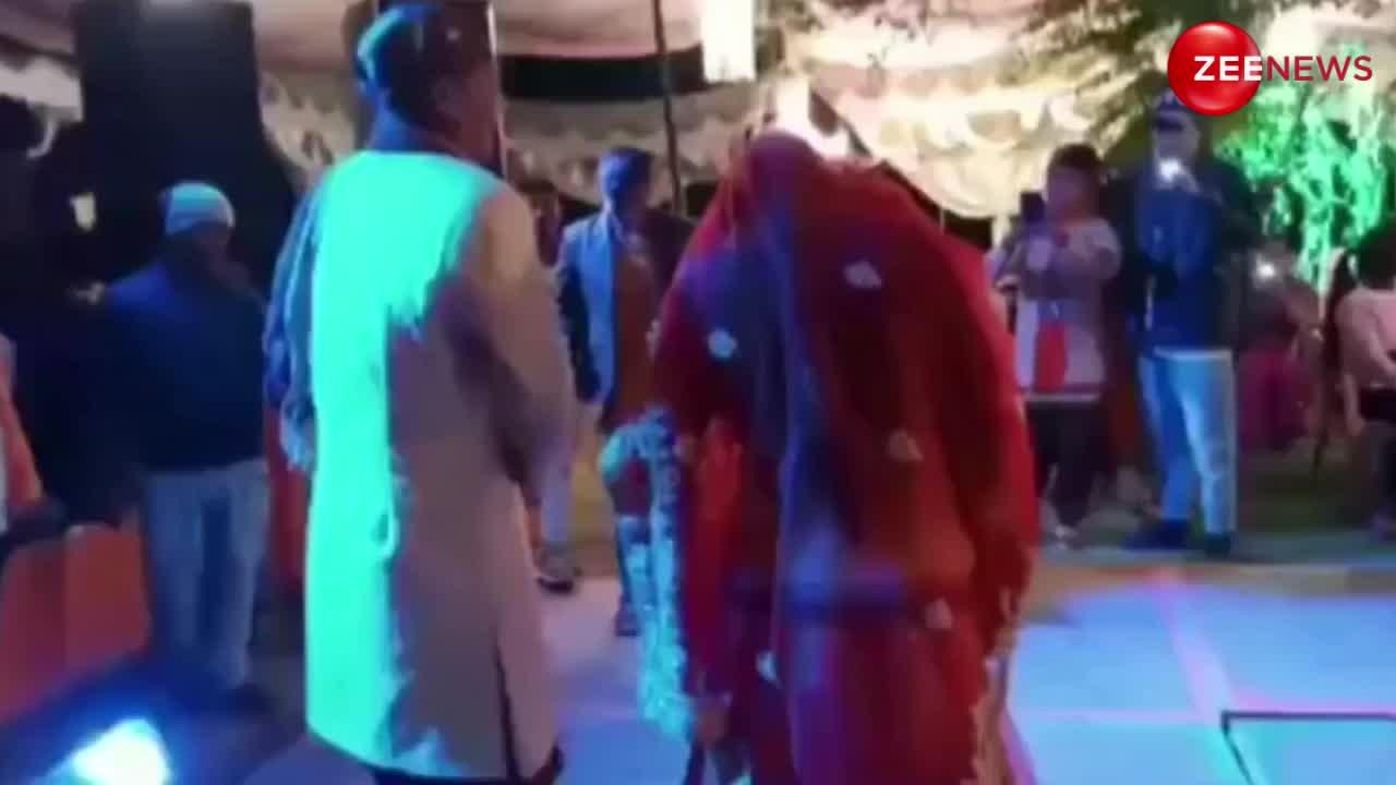 Dulha-Dulhan Video: शादी में दूल्हा-दुल्हन के सिर पर गिरा स्पीकर, फिर जो हुए देख दंग रह गए मेहमान...