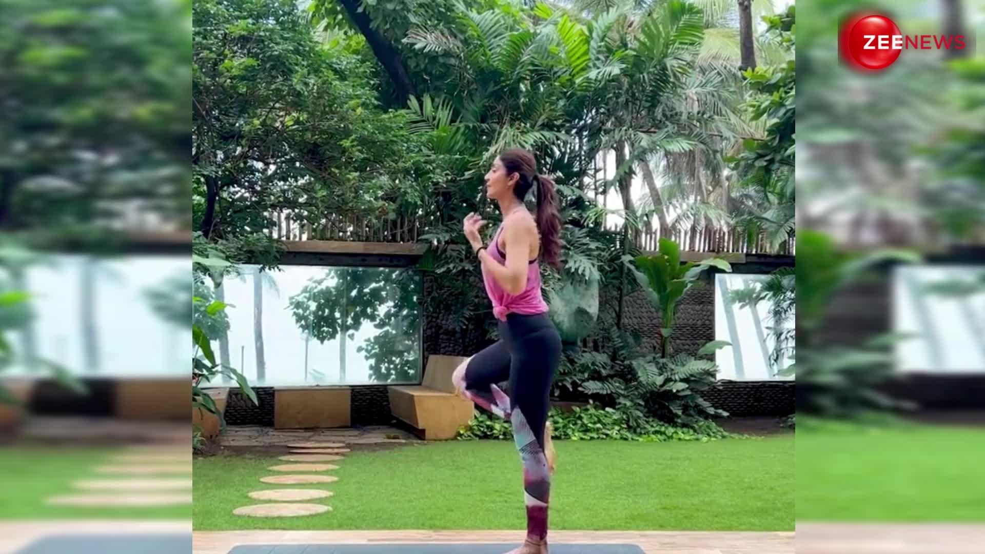बॉलीवुड दीवा Malaika Arora से लेकर Shilpa Shetty तक, करती हैं बेहद मुश्किल योगासन, VIDEO देख आप भी करें योग
