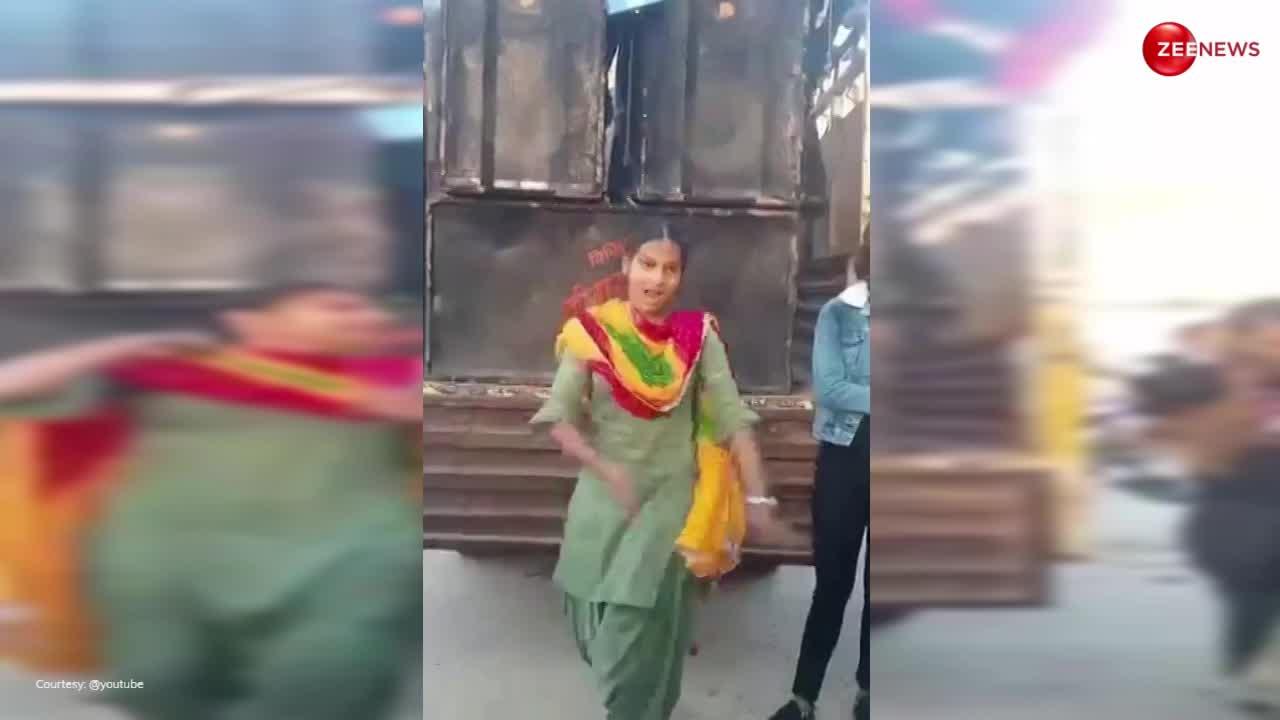 Dance Video: गांव के खेत में डीजे पर बज रहा था Sapna Choudhary का गाना, लड़की ने घूंघट निकालकर किया धांसू डांस