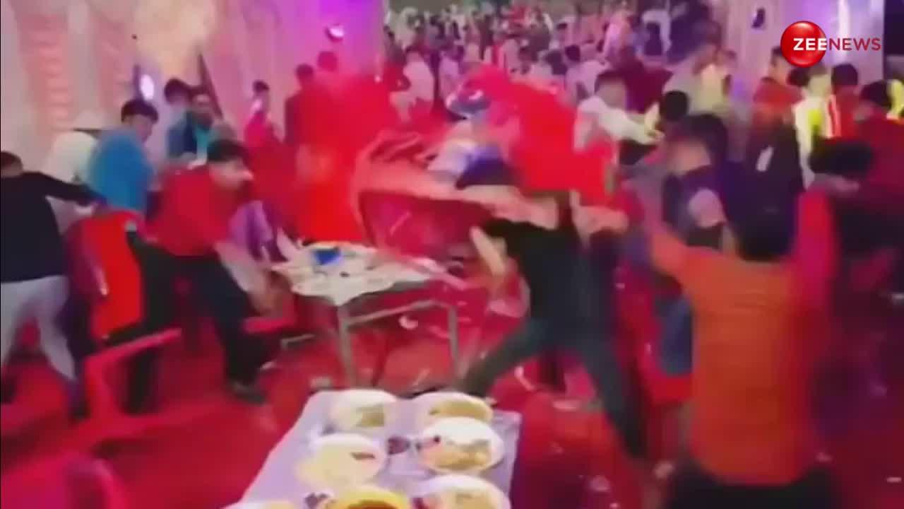 Wedding Viral Video: शादी में पनीर खत्म हो गया तो फूटा रिश्तेदारों का गुस्सा, लड़ाई-लड़ाई में एक-दूसरे पर कुर्सियां दे मारी...