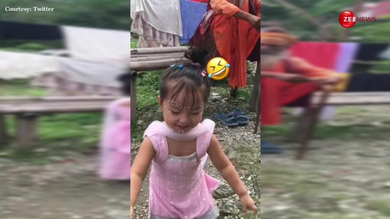 दक्षिणा देकर 5 साल की बच्ची को आशीर्वाद देने लगे साधु, तो हाई फाइव देकर भाग गई नन्ही गुड़िया