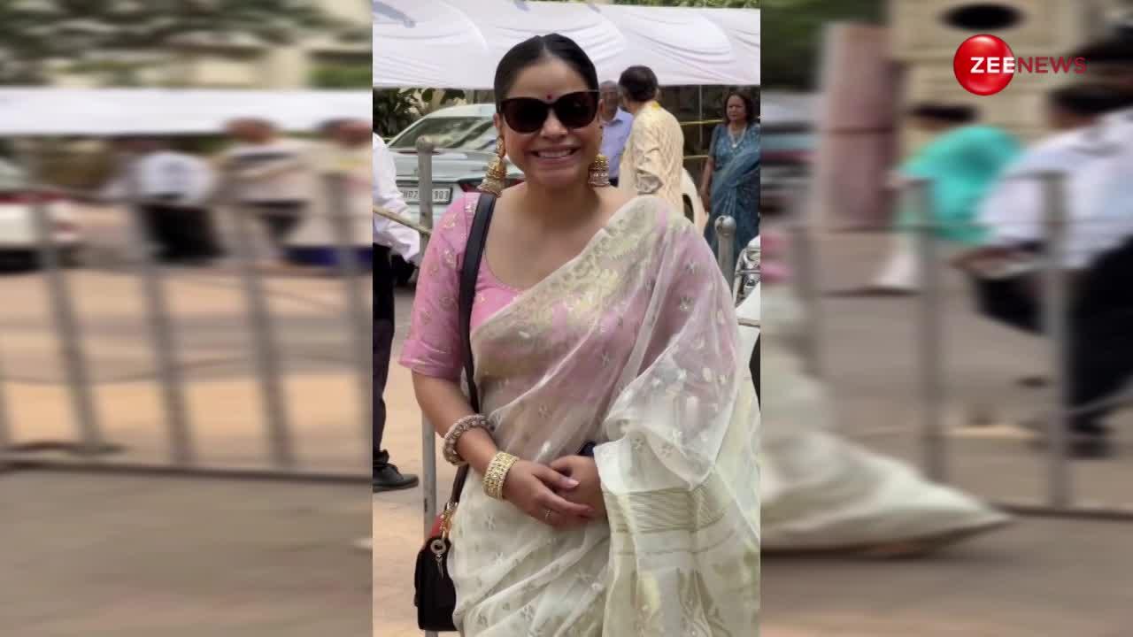 Kapil Sharma की ऑन स्क्रीन पत्नी Sumona Chakravarti का दिखा देसी अंदाज, दुर्गा पूजा में लाइट पिंक साड़ी पहन उड़ाए फैंस के होश