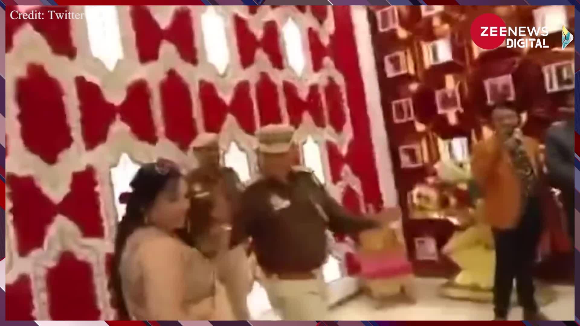 Police Dance Video: सगाई में वर्दी पहनकर ही डांस करने लगा पुलिस वाला, Video ने इंटरनेट पर मचाई सनसनी