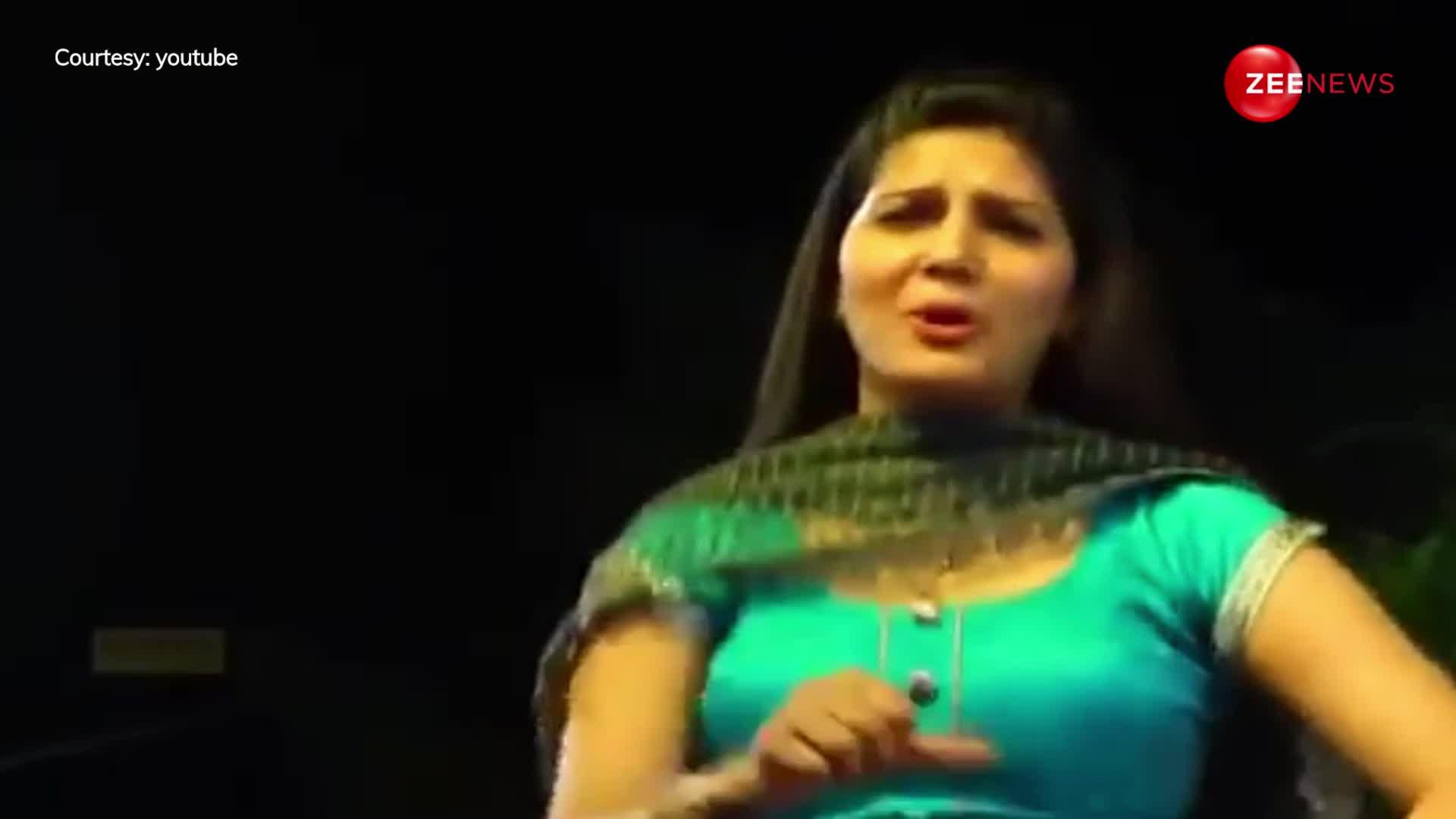 'बोल तेरे मिट्ठे मिट्ठे' गाने पर Sapna Choudhary ने रात वाले स्टेज शो पर किया ऐसा तड़क-भड़क डांस, देख अलमस्त हो गए लोग