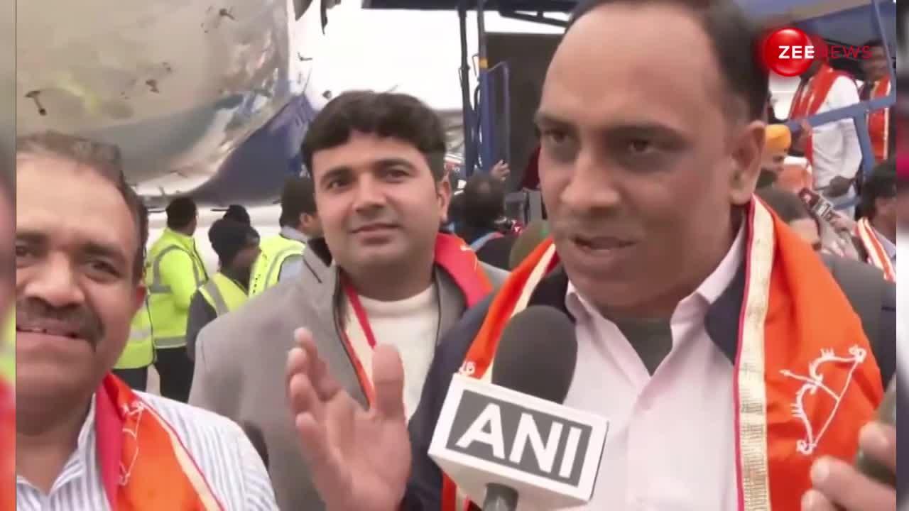 Video: अयोध्या पहुंचा पहला प्लेन, उतरते हुए यात्रियों ने लगाए 'जय श्री राम के नारे'