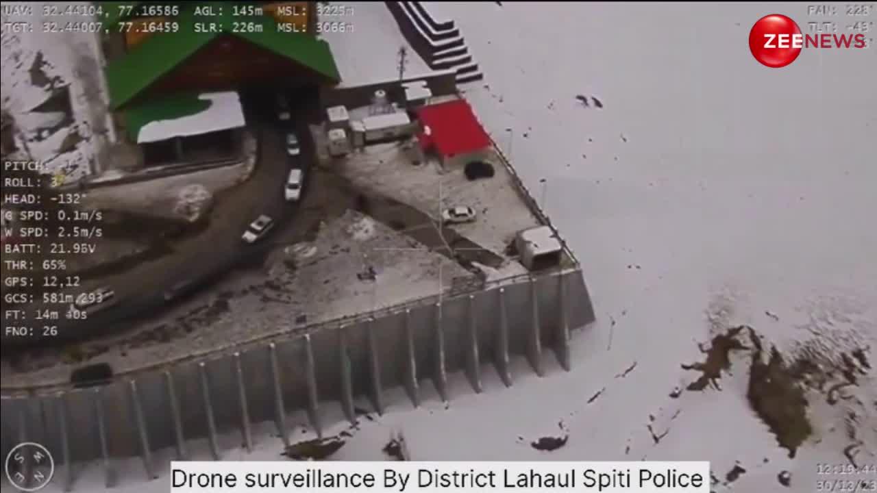 Viral Video: लाहौल स्पीति में में बर्फबारी देखने पहुंचे लाखों लोग, सामने आई ड्रोन फुटेज