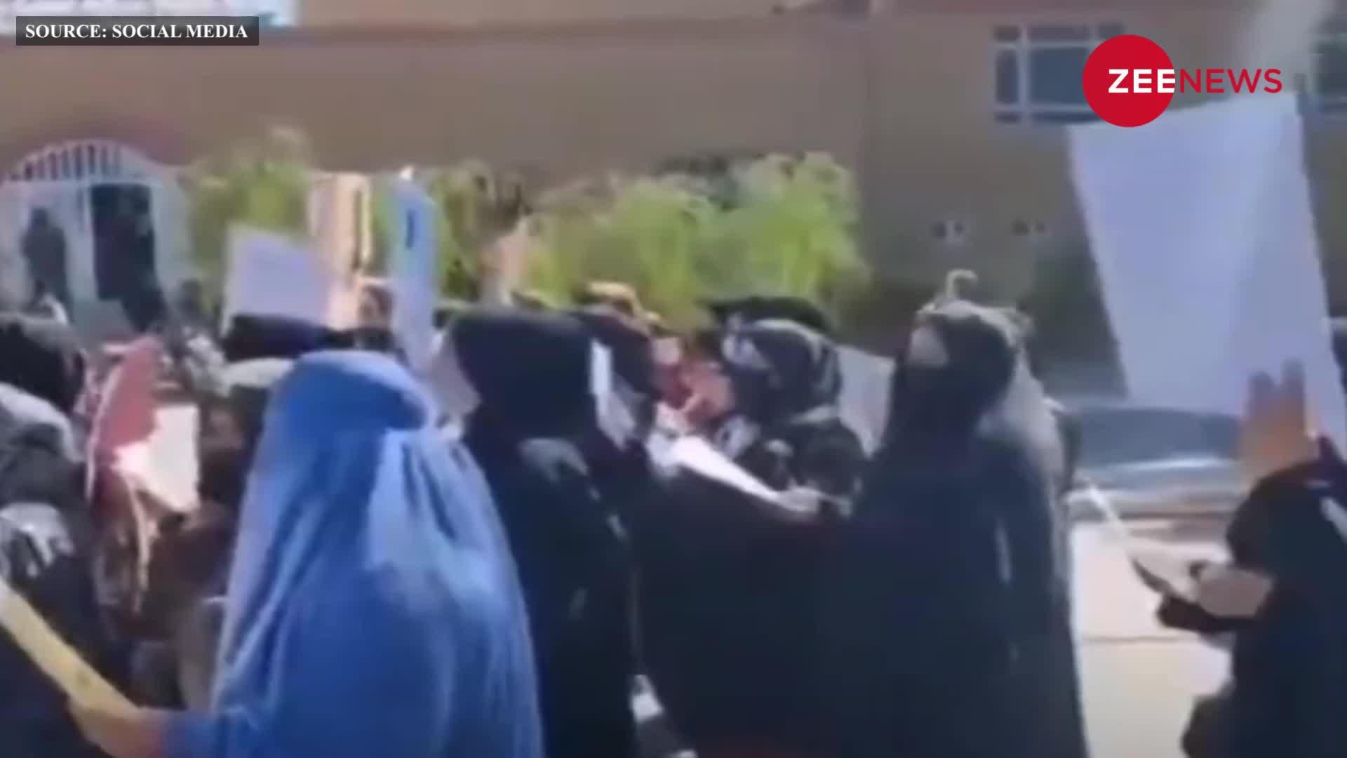 Viral Video: अफगानिस्तान के हेरात में महिलाओं का प्रदर्शन, सत्ता में भागीदारी को लेकर की आवाज बुलंद