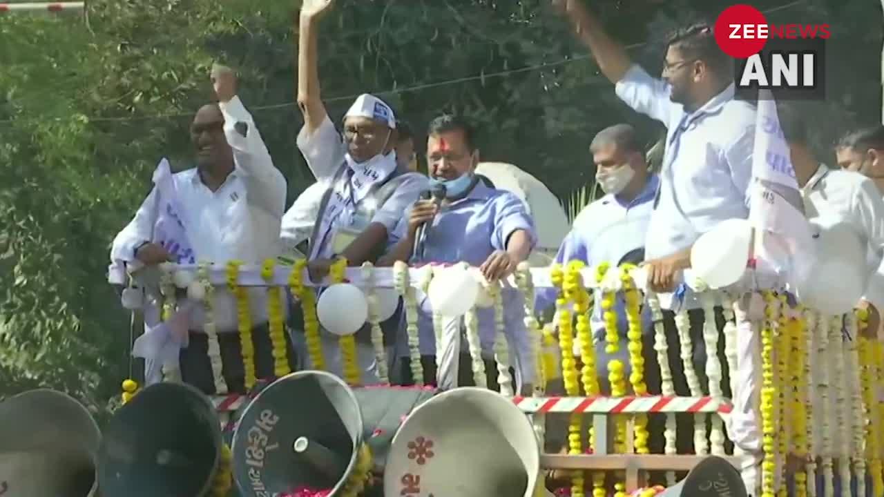 VIDEO : अरविंद केजरीवाल ने सूरत में 27 सीटों पर जीत के बाद जनता का किया धन्यवाद