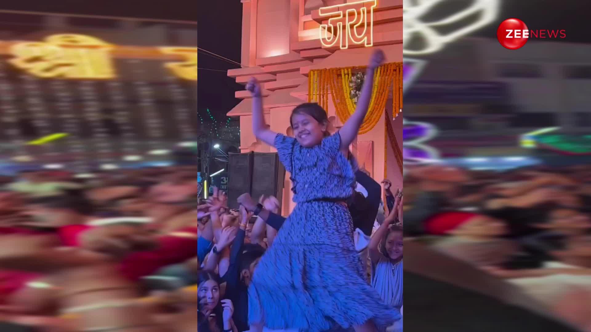 'Bharat Ka Baccha Baccha' गाने पर छोटी बच्ची ने लाखों लोगों की भीड़ के आगे किया एनर्जेटिक डांस, वायरल हुआ वीडियो