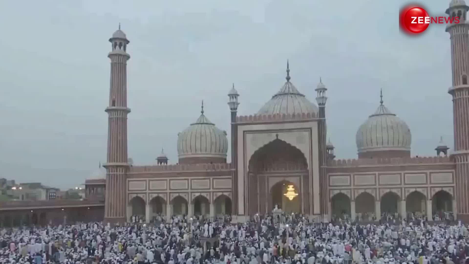 Eid-ul-Fitr: जामा मस्जिद में अदा की गई ईद की नमाज, लाखों की संख्या में उमड़े लोग