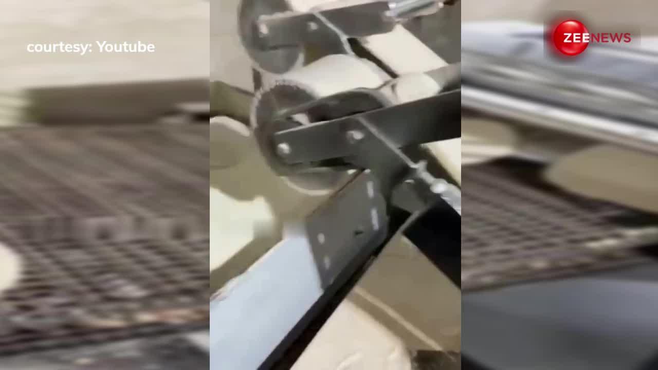 मशीन में डाला आटा और एक पल में बनती है सैकड़ों रोटियां, क्या आपने देखा ये कमाल का वीडियो?