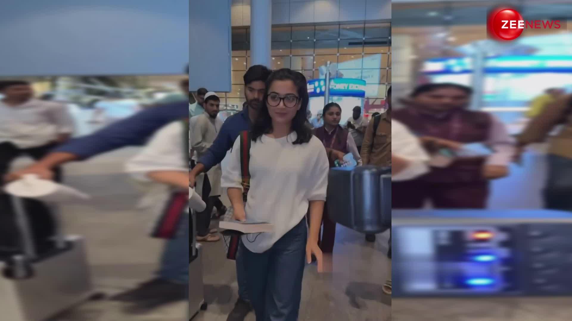 अनकम्फर्टेबल हुईं श्रीवल्ली! फैंस के बीच फंसी Rashmika Mandanna, एयरपोर्ट पर घेर सेल्फी लेने पहुंचे लोग